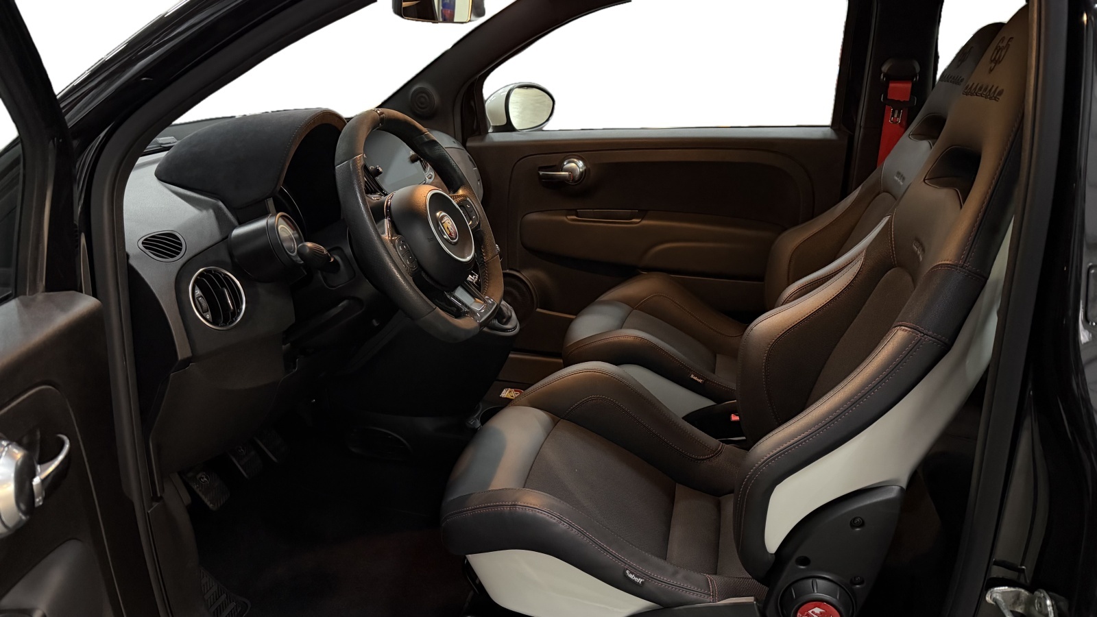 
								VERKOCHT ABARTH 695 Esseesse – One of 695 2022 full									