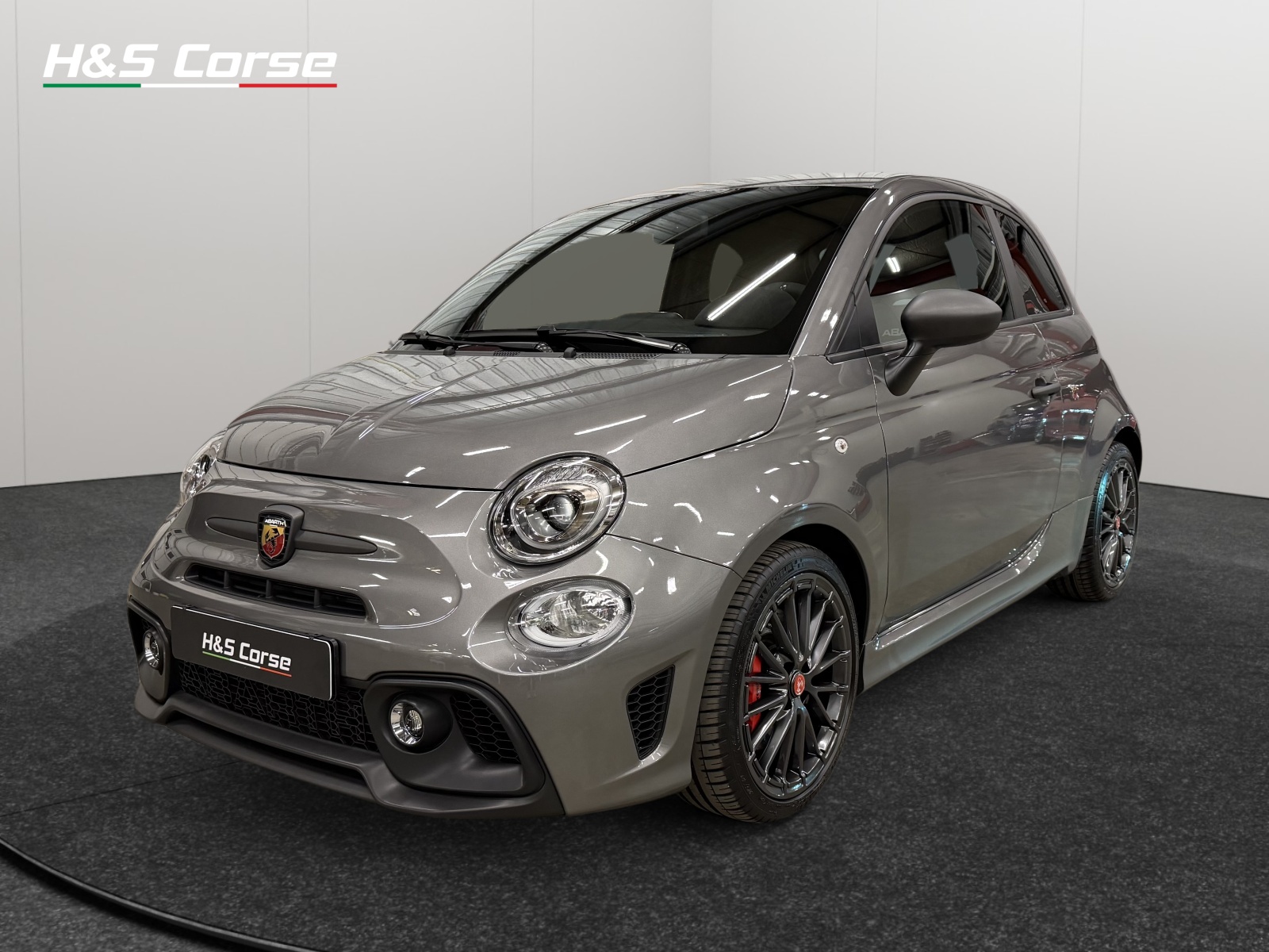 Abarth 695 Competizione 180pk 03-2022  12dkm Grijs met.