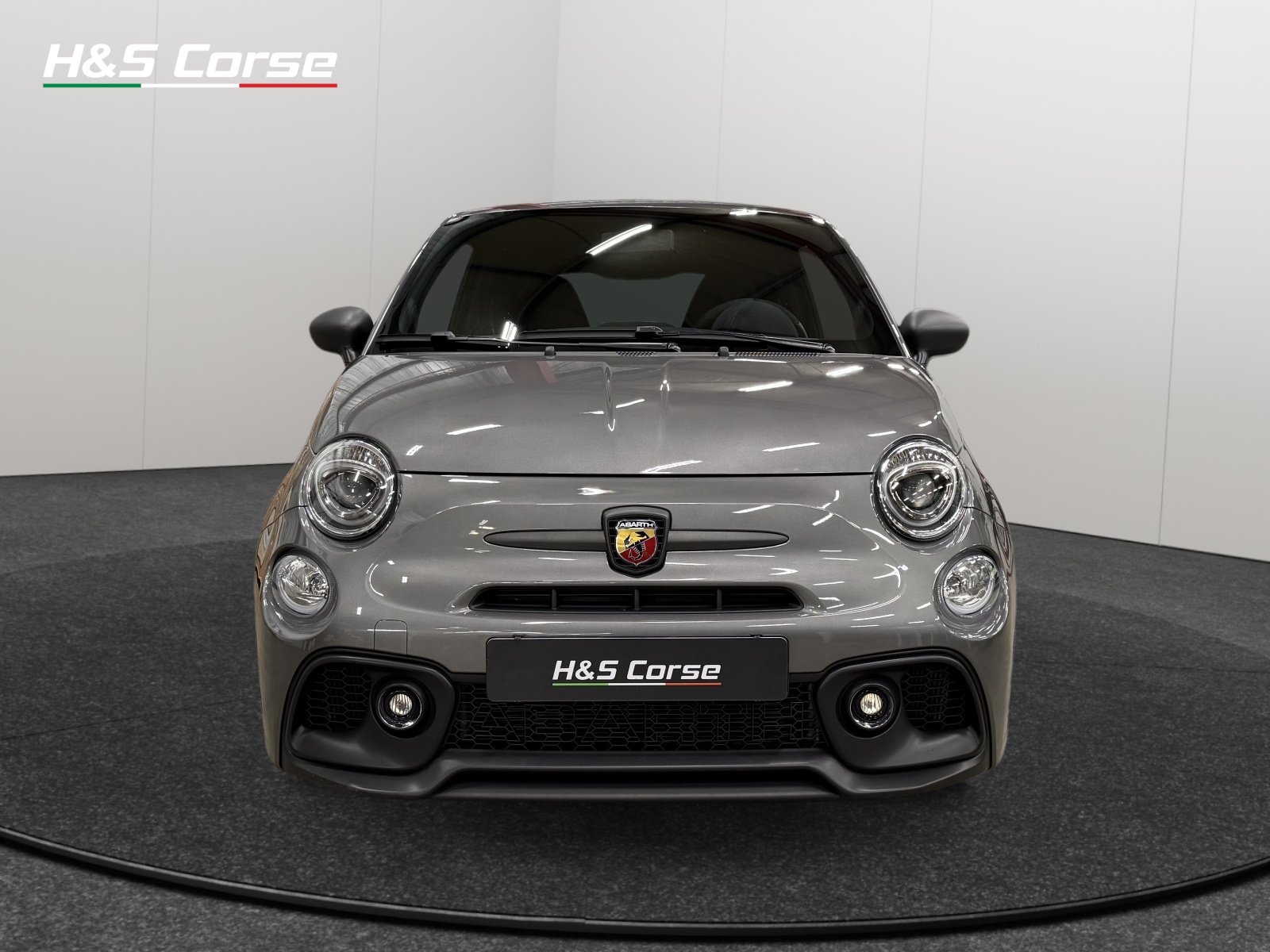 Abarth 695 Competizione 180pk 03-2022  12dkm Grijs met.