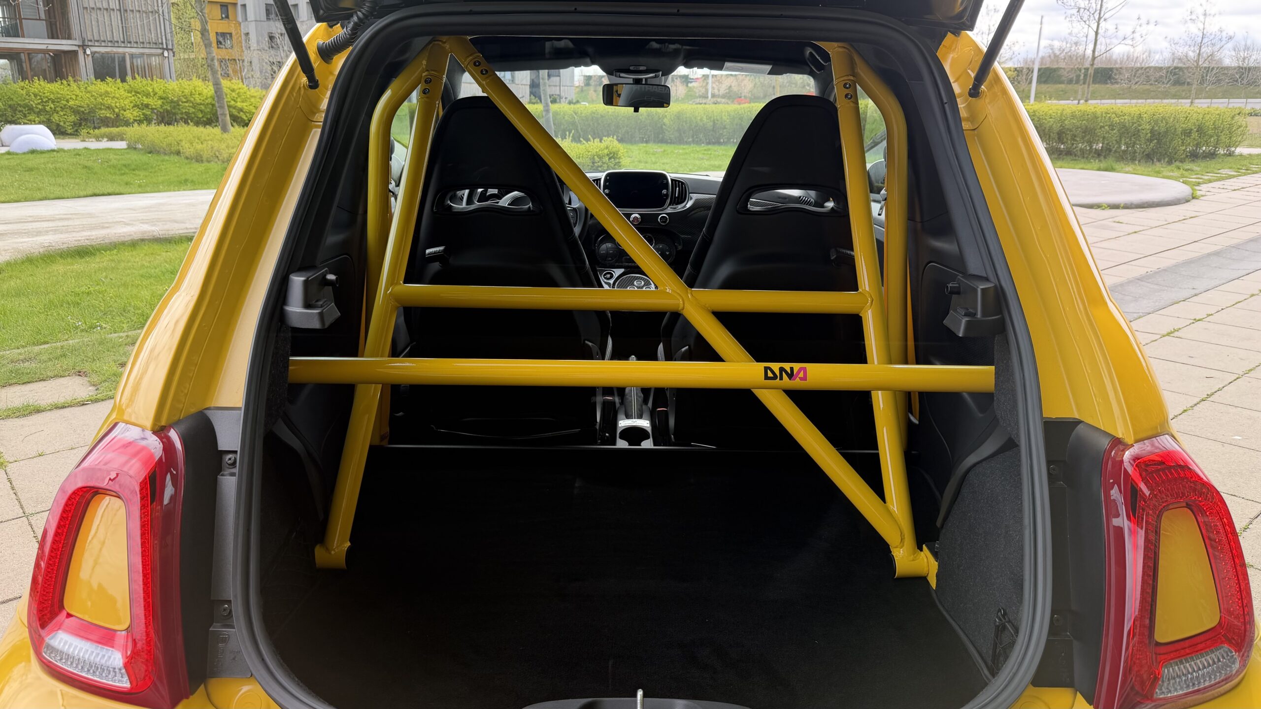 
								Abarth 595 BJ02-2021 70th Anniversary MTA Competizione full									