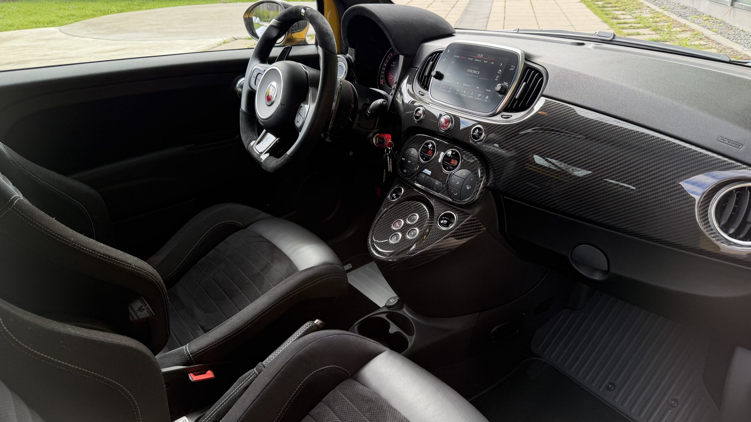 
								Abarth 595 BJ02-2021 70th Anniversary MTA Competizione full									