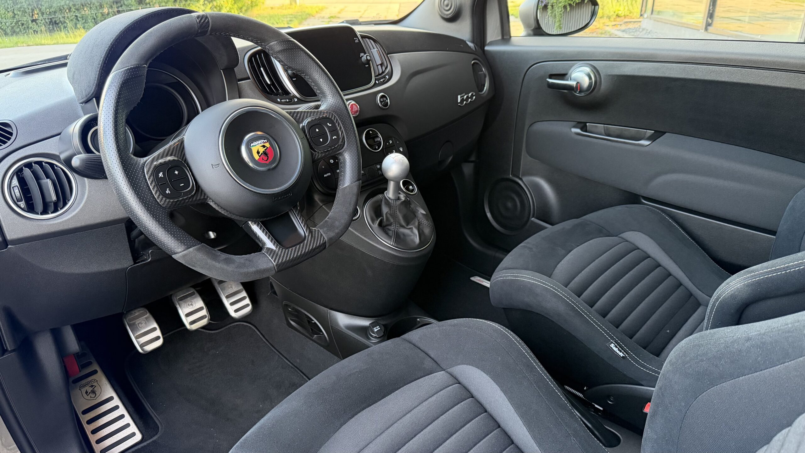 
								Abarth 695 Competizione 180pk BJ03-2022 12dkm Grigio met. full									