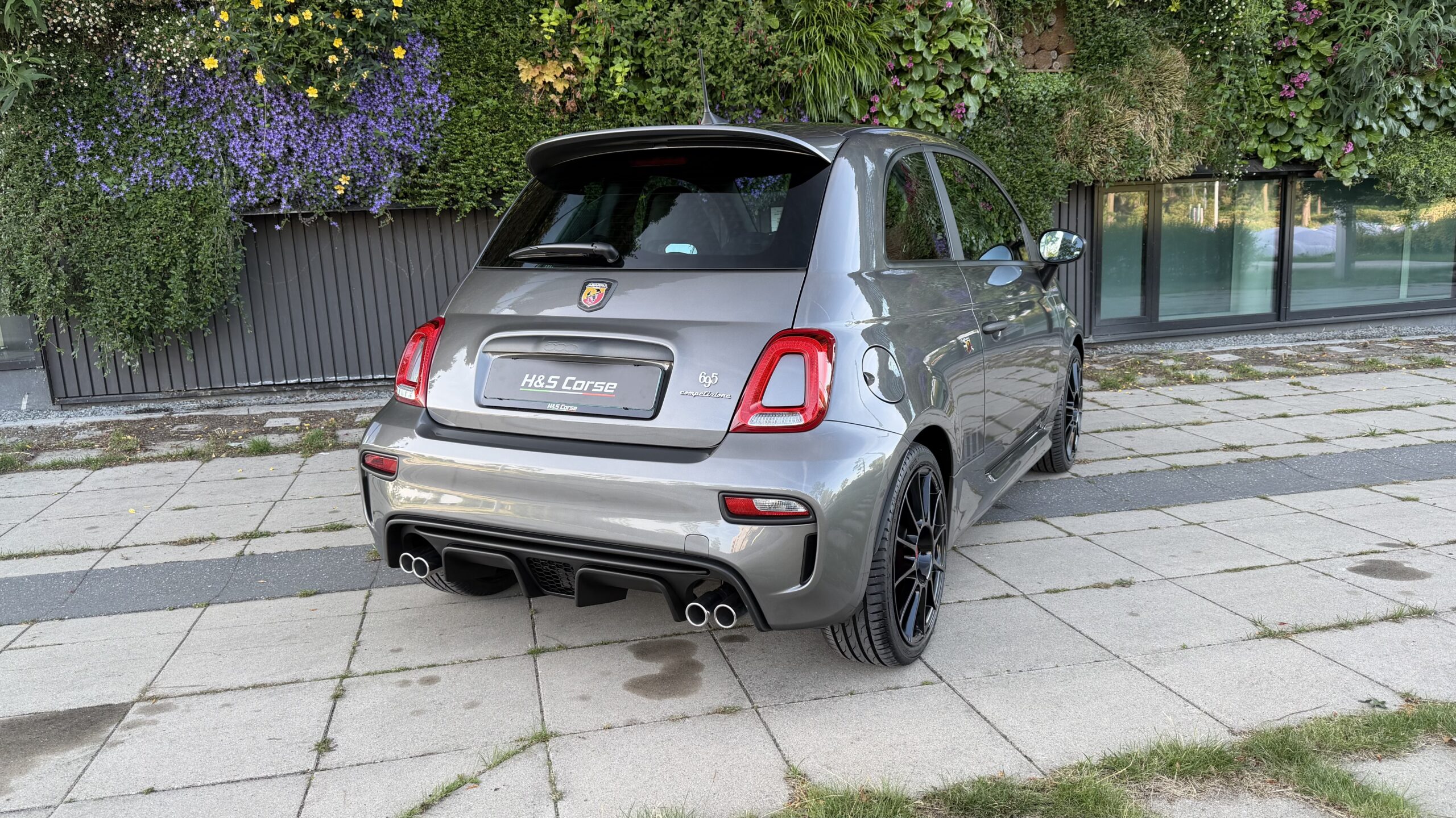 
								Abarth 695 Competizione 180pk BJ03-2022 12dkm Grigio met. full									
