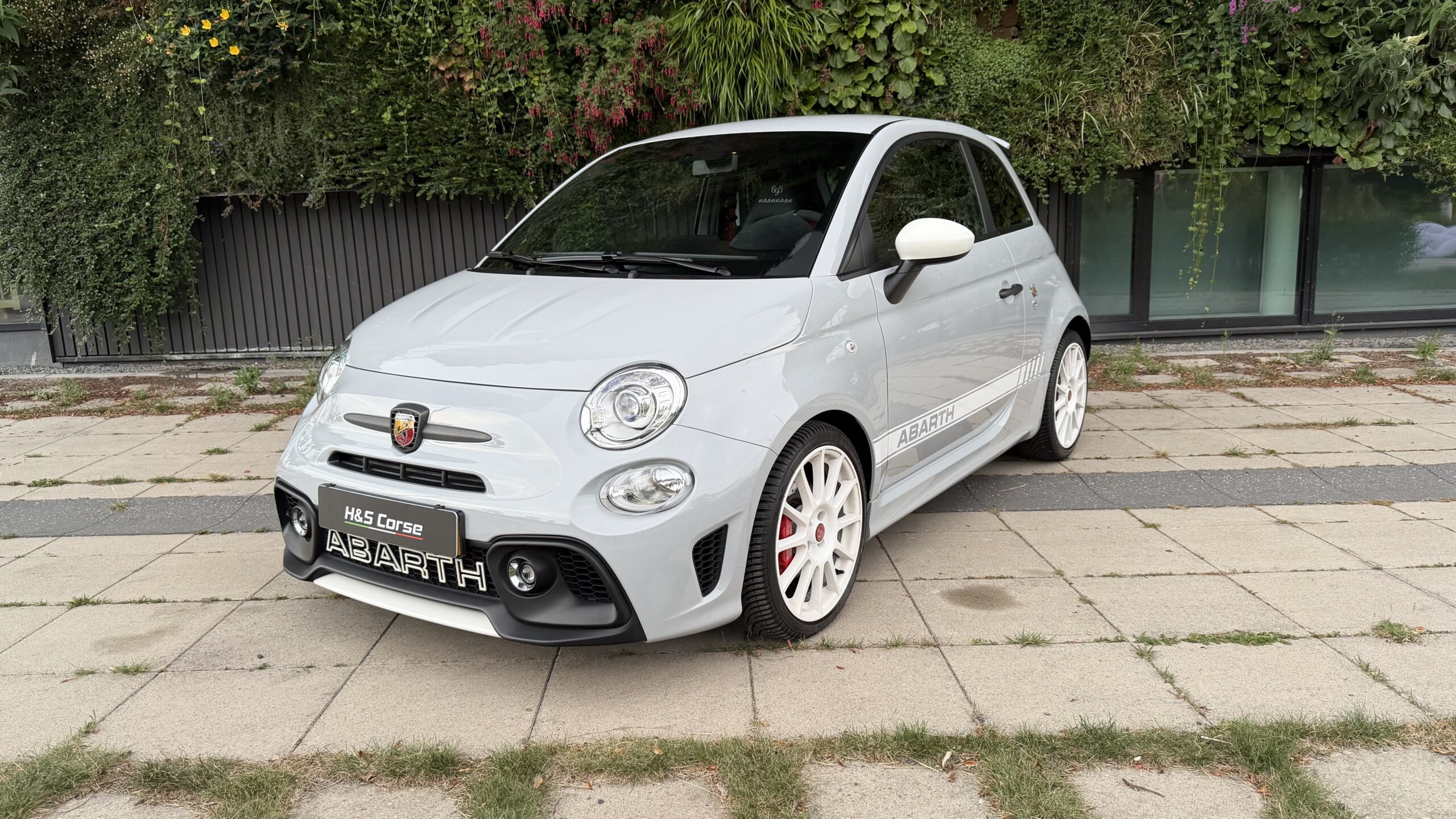 
								VERKOCHT! Abarth 695 BJ06-2022 Esseesse ‘one of 695’ 69dkm Grigio full									