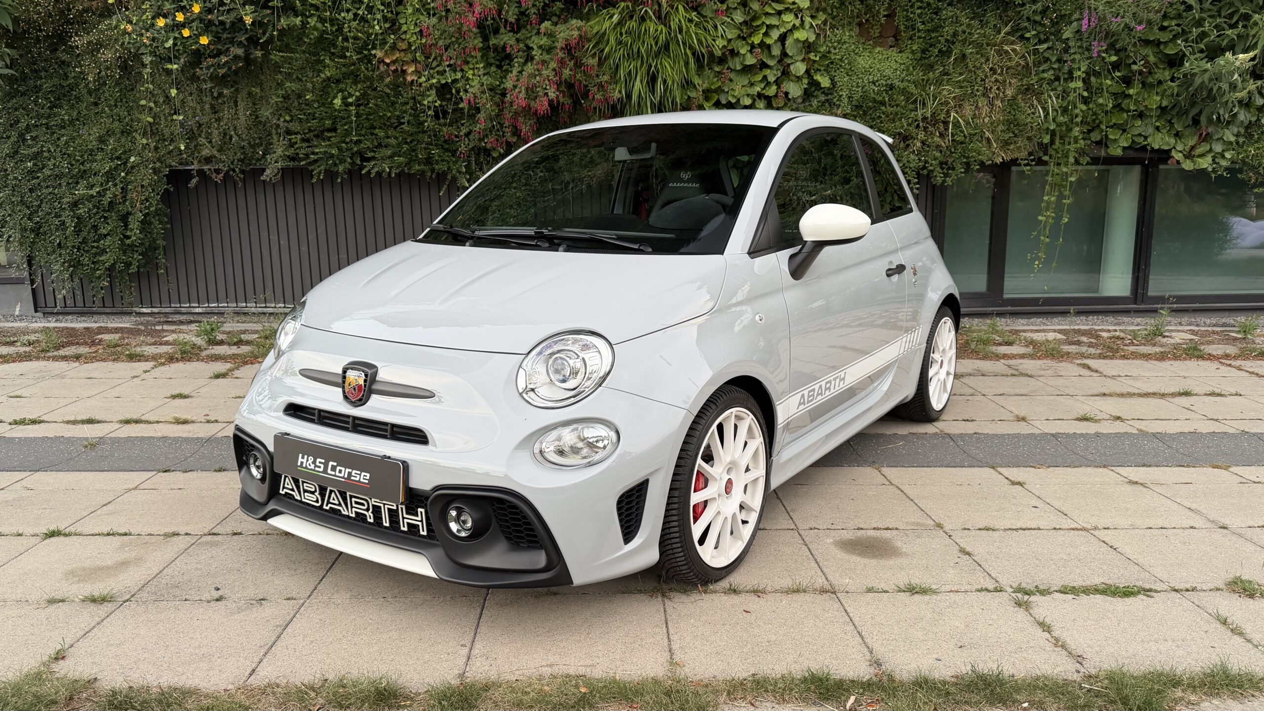 
								VERKOCHT! Abarth 695 BJ06-2022 Esseesse ‘one of 695’ 69dkm Grigio full									