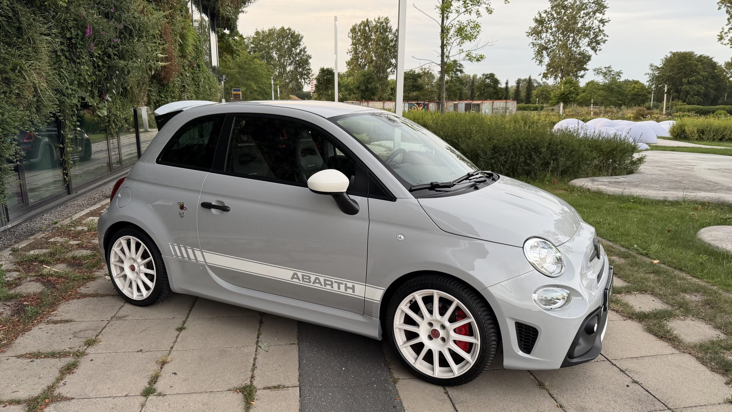 
								VERKOCHT! Abarth 695 BJ06-2022 Esseesse ‘one of 695’ 69dkm Grigio full									
