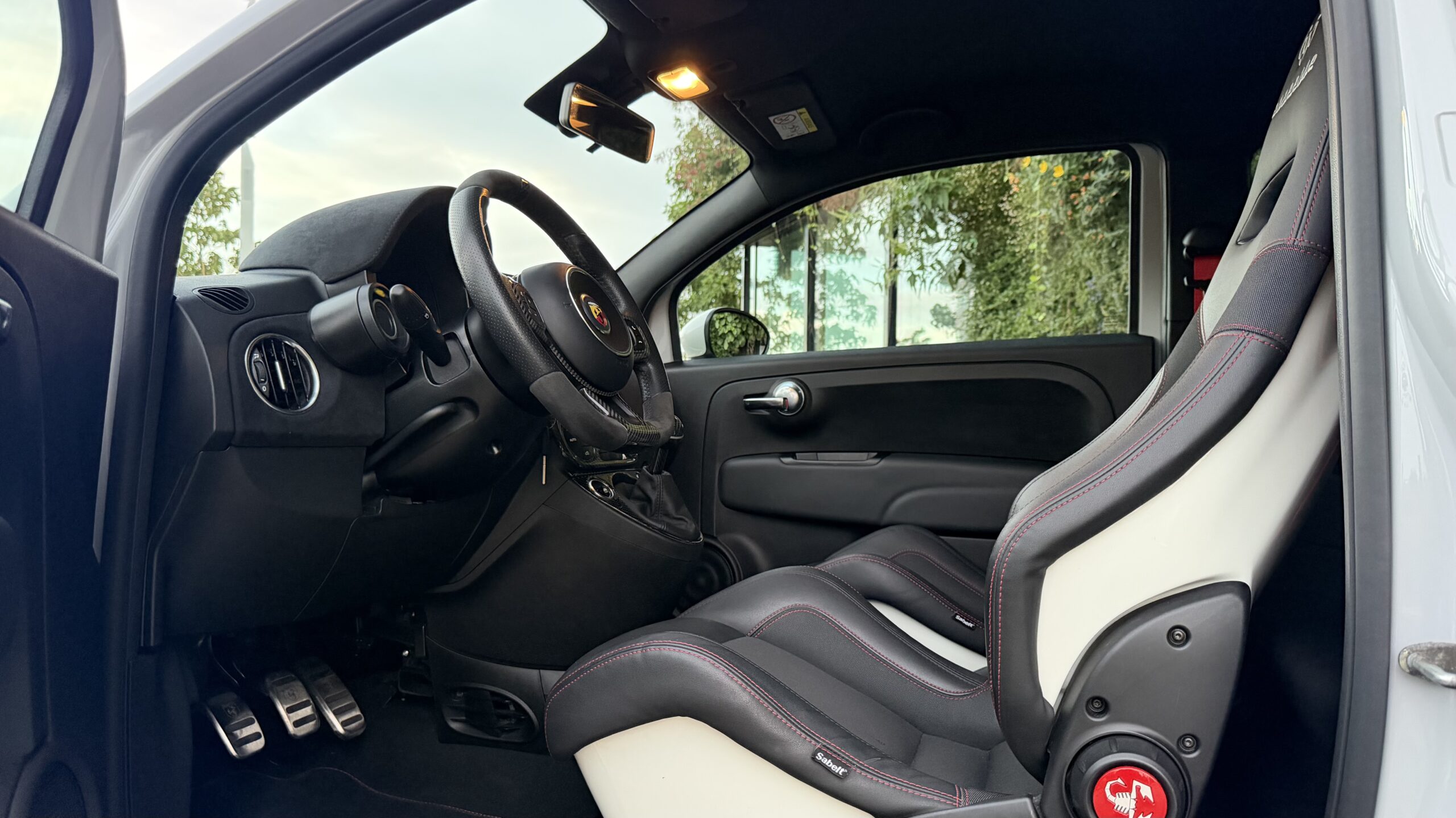 
								VERKOCHT! Abarth 695 BJ06-2022 Esseesse ‘one of 695’ 69dkm Grigio full									