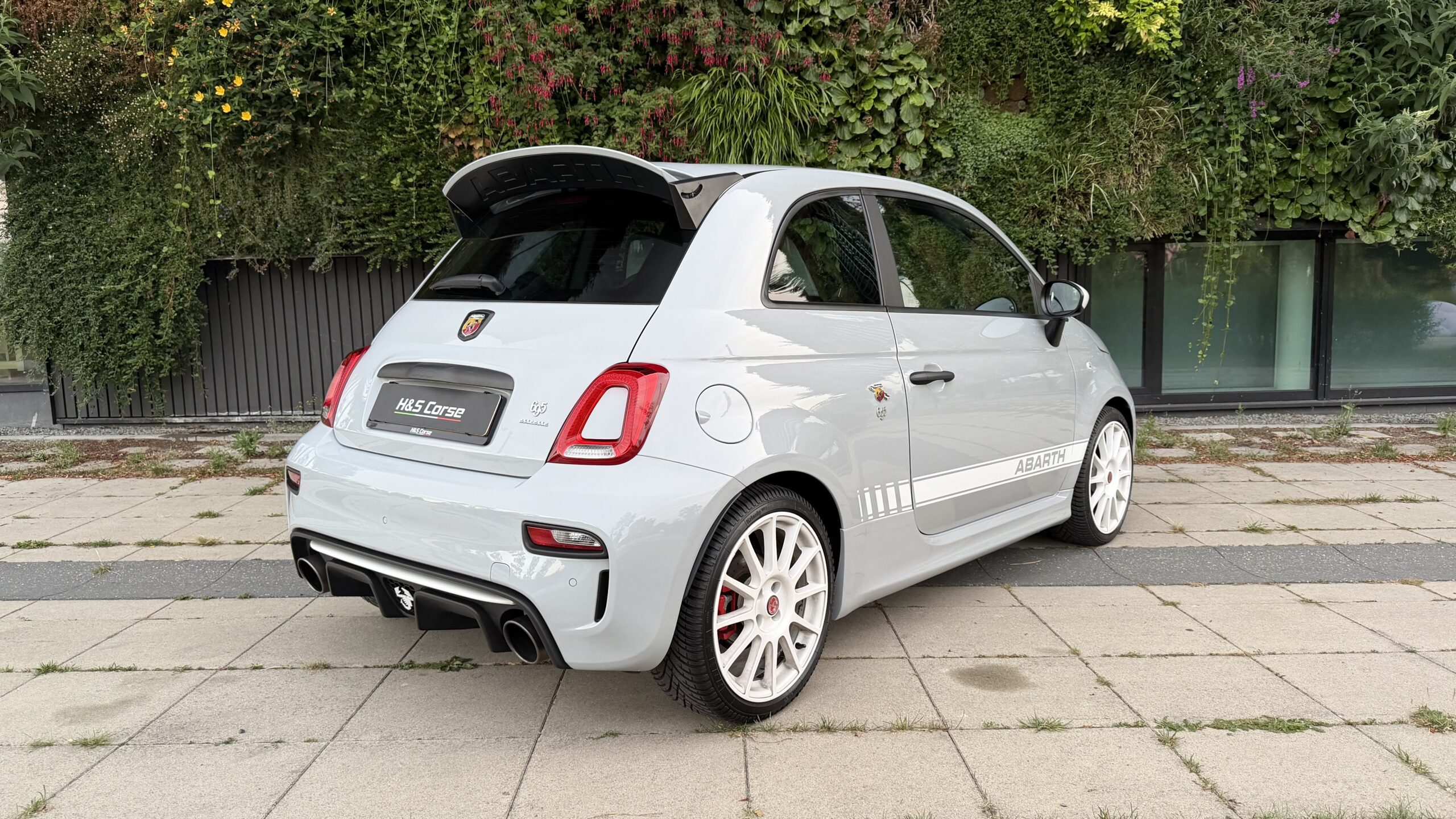 
								VERKOCHT! Abarth 695 BJ06-2022 Esseesse ‘one of 695’ 69dkm Grigio full									