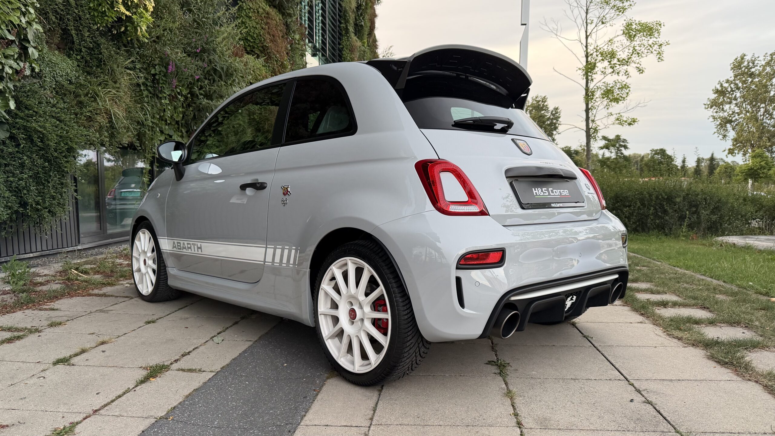 
								VERKOCHT! Abarth 695 BJ06-2022 Esseesse ‘one of 695’ 69dkm Grigio full									
