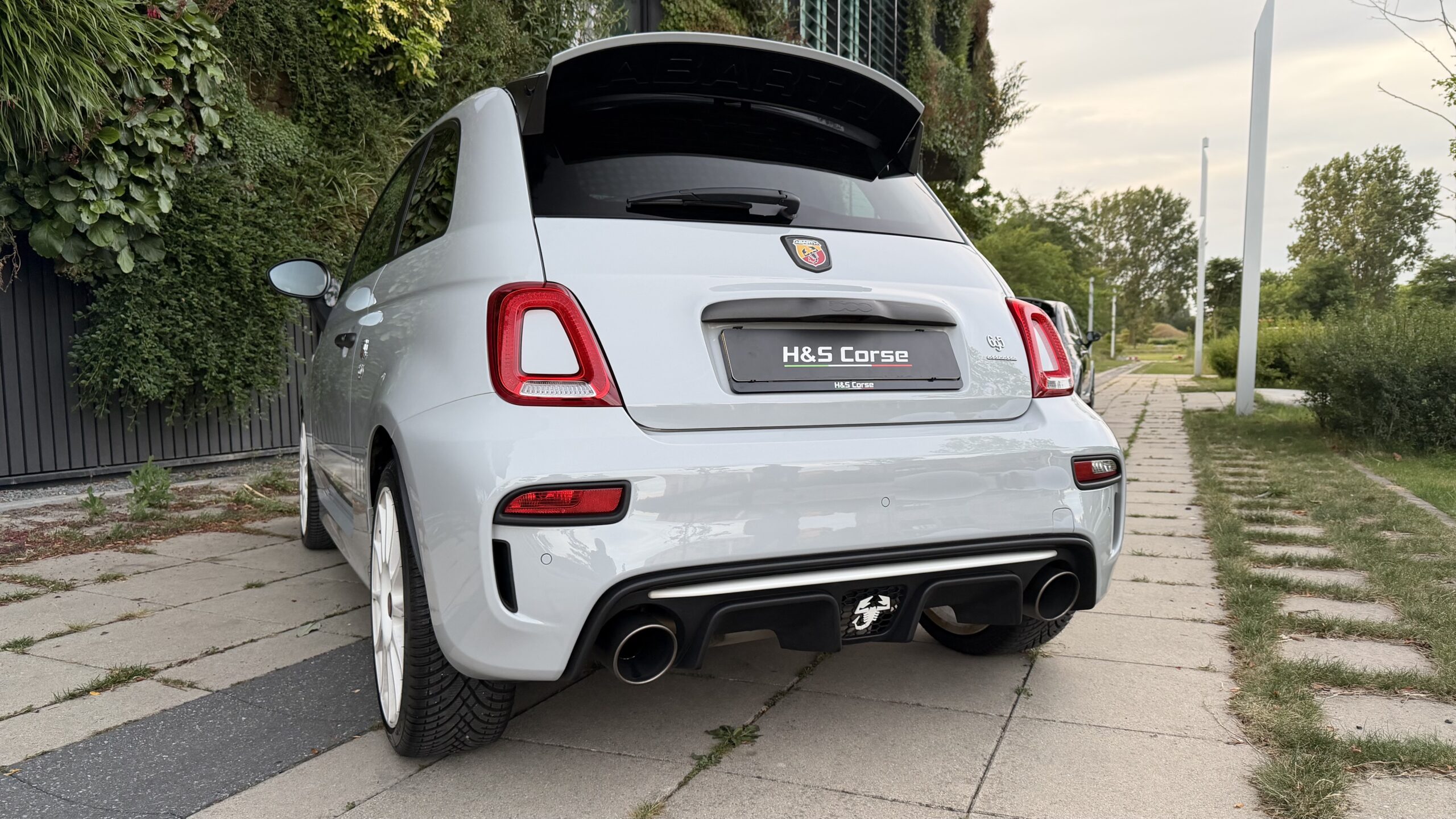 
								VERKOCHT! Abarth 695 BJ06-2022 Esseesse ‘one of 695’ 69dkm Grigio full									